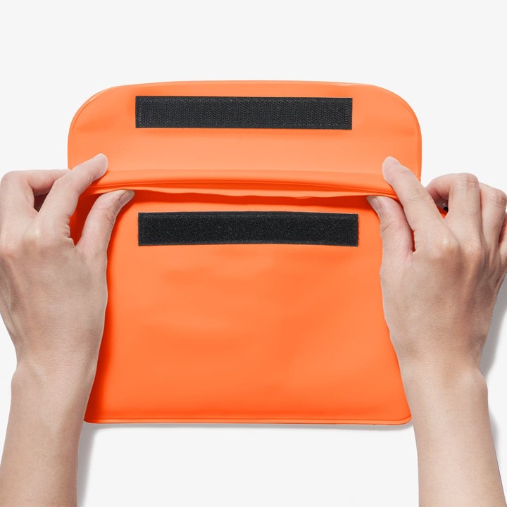 Actual product image Spigen Universal Waterproof A620 Case & Waist Bag Sunset Orange AMP06021
