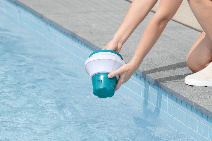 Produktbild Bestway Dosierschwimmer mit Chemguard™ Schutzhandschuh Ø 17.5 x 18.6 cm