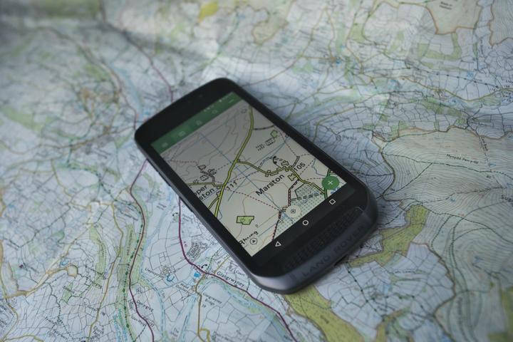 Produktbild Land Rover Explore (64 GB, Black, 5", Hybrid Dual SIM, 4G)