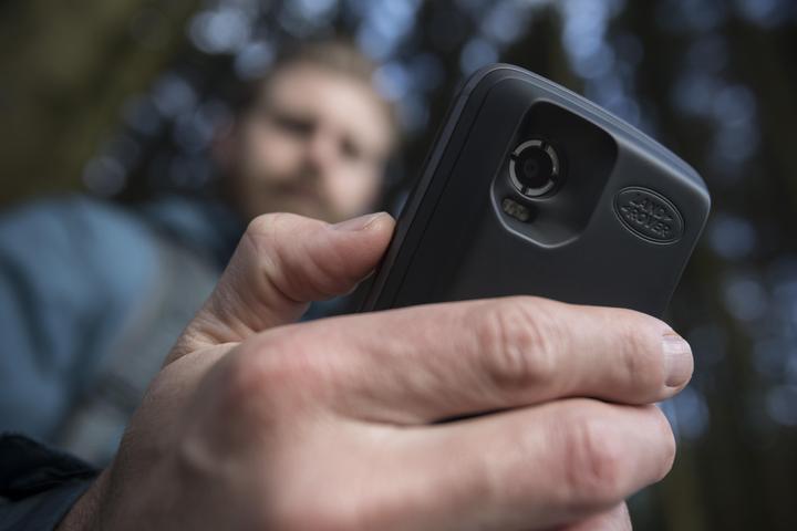 Produktbild Land Rover Explore (64 GB, Black, 5", Hybrid Dual SIM, 4G)