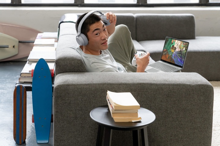 Actual product image Microsoft Surface Laptop Go2 256GB (i5/8GB) Platinum DE/AT W11P (12.40", Intel Core i5-1135G7, 8 GB, 256 GB, DE)