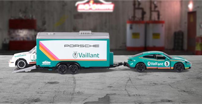 Produktbild Majorette Racing Deluxe Trailer, 4-sort.