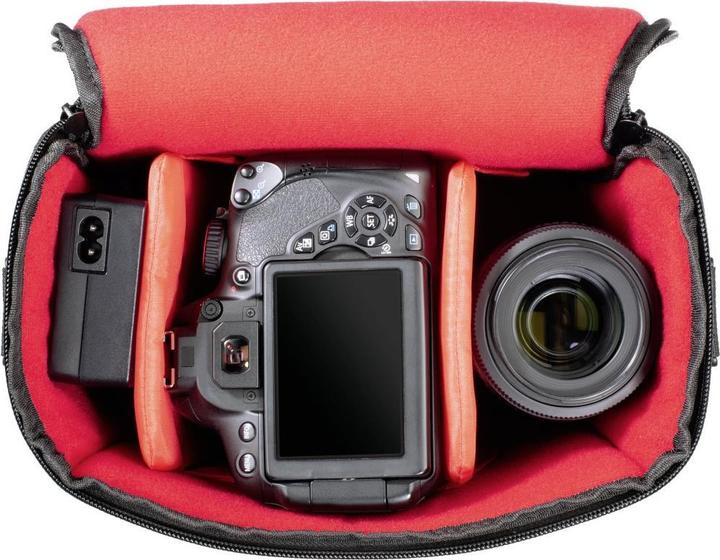 Actual product image Hama Albany HC Compact Housing Black (Camera case)