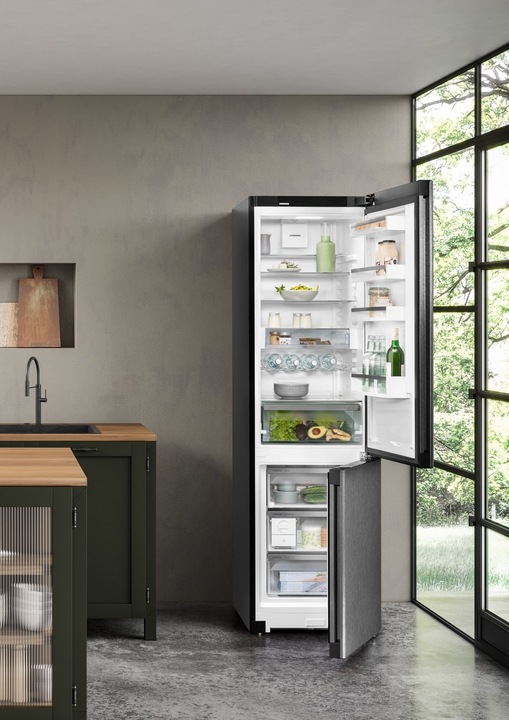 Immagine prodotto Liebherr Frigorifero-congelatore a libera installazione Plus CNbdd 5733 Front BlackAcciaio e nero (371 l)