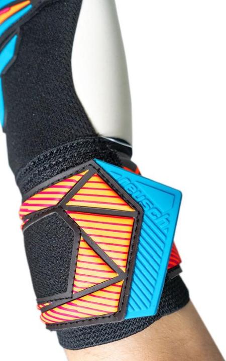 Actual product image Reusch Attrakt Freegel Advance (8)