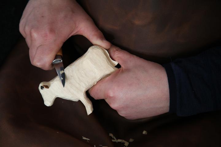 Immagine prodotto Naturzone Holzschnitz-Set Kuh (6 cm)