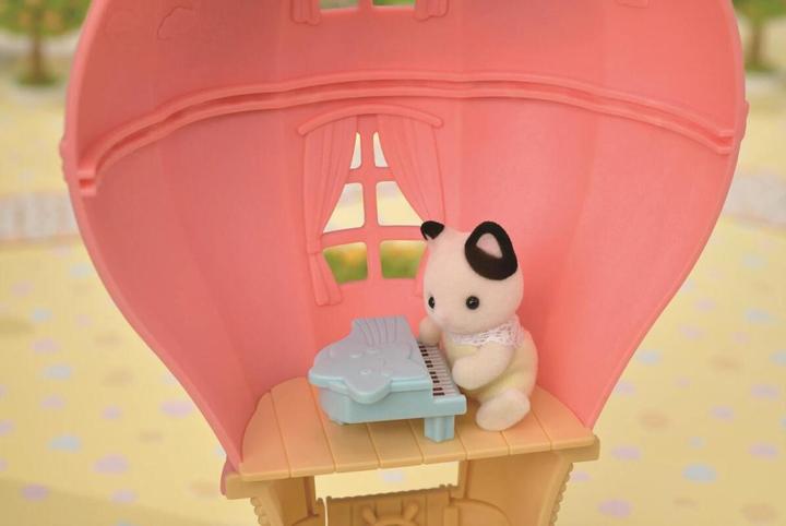 Actual product image Sylvanian Families Balloon playhouse with figure
