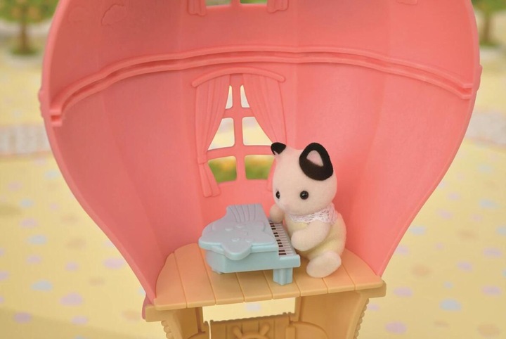 Actual product image Sylvanian Families Balloon playhouse with figure