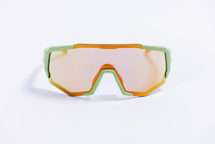 Immagine prodotto Coast Optics Occhiali sportivi Nita Verde muschio con sole oro e lenti trasparenti (Tappetino verde muschio, Sole d'oro, Lucidi)