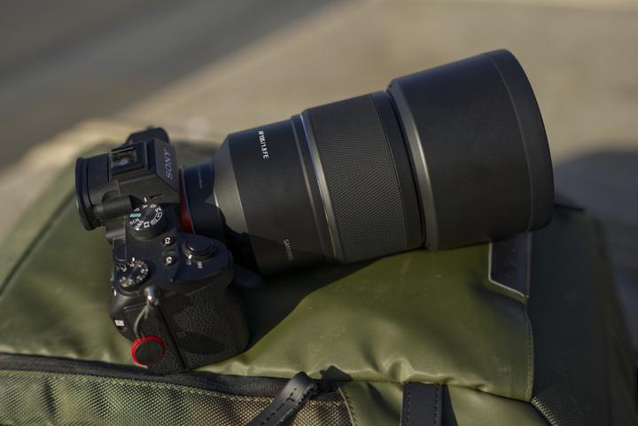 Produktbild Samyang AF 135mm f/1.8 FE (Sony E, Vollformat, APS-C / DX)