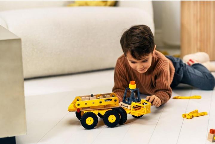 Actual product image Brio Builder Volvo Dump Truck 3J
