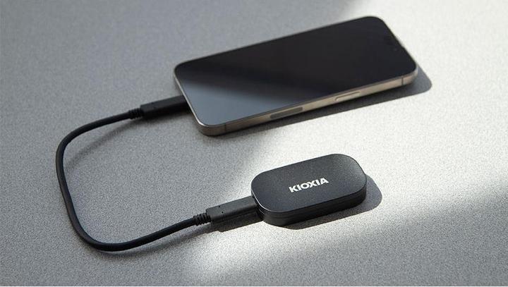 Produktbild Kioxia EXCERIA PLUS Portable SSD 1TB USB 3.2 Gen2 Type C (1 TB)
