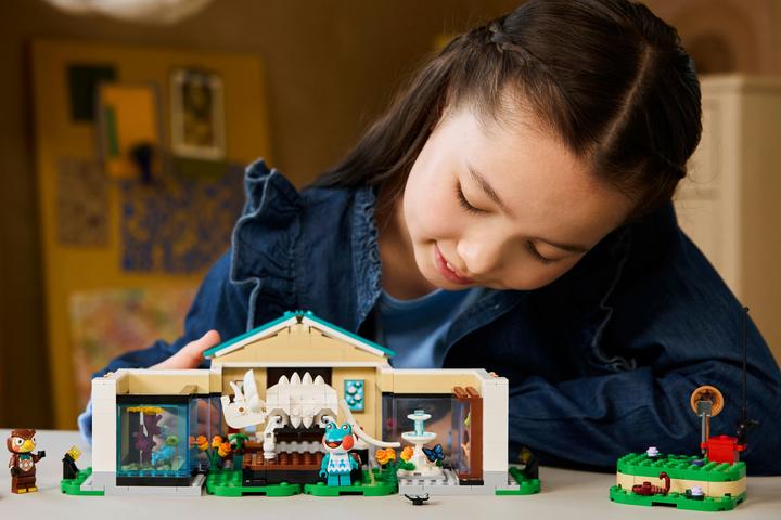 Actual product image LEGO Blathers's museum collection (77056, LEGO Animal Crossing)