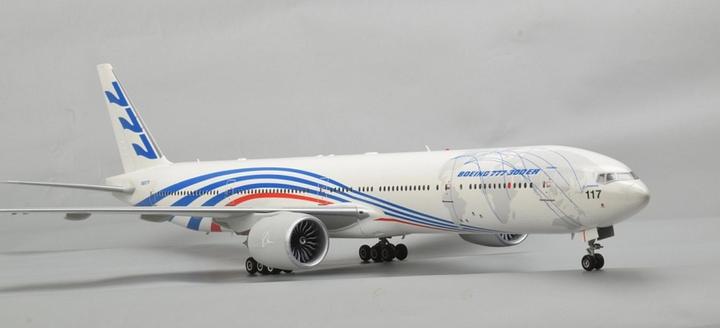 Actual product image Tamiya 1:144 Boeing 777-300ER
