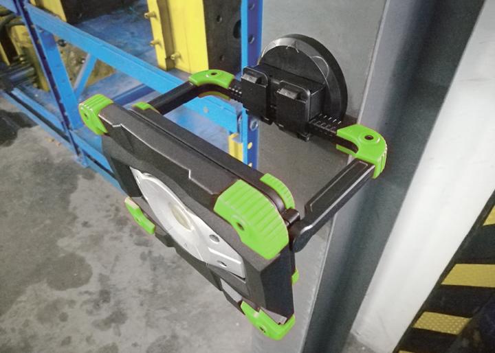 Immagine prodotto Tracon Akku-Flutstrahler LED mit Powerbank Funktion (1000 lm)