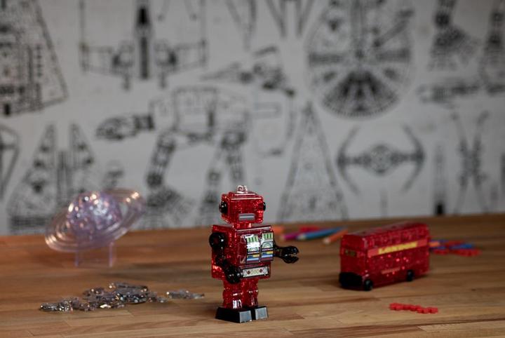 Actual product image HCM Kinzel HCM59166 - Crystal Puzzle: 3D Robot - Red, 39 Pieces (DE, EN), from 14 years (39 pieces)