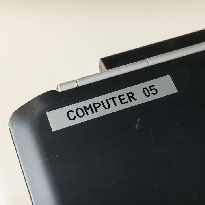 Actual product image Brady M211 and M210, vinyl labels for indoor and outdoor use (1.27 cm)