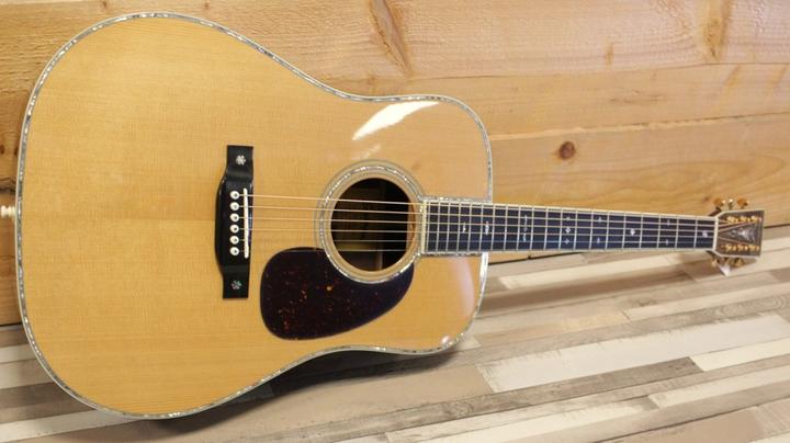 Eastman Guitars Eastman E40D-TC (Chitarra occidentale, Fasce e fondo in palissandro massiccio, Tastiera in ebano, Piano in abete massiccio AAA Adirondack, Collo in mogano)