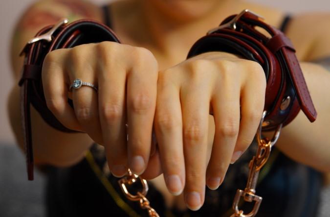 Produktbild Liebe Seele Handfesseln mit Kette