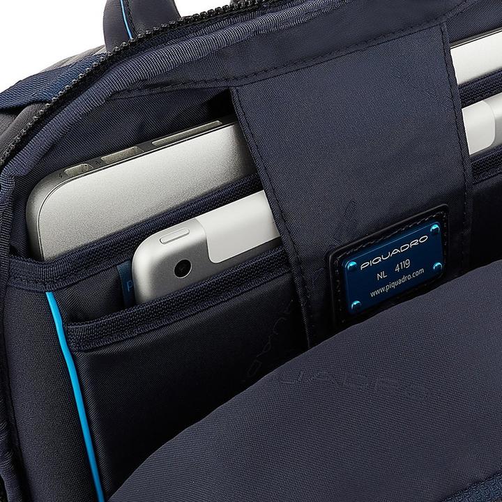 Produktbild Piquadro Blue Square - Laptoprucksack mit iPad®-Fach, RFID-Blocker (14 l)