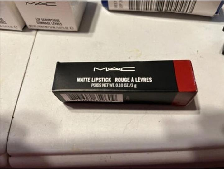 Actual product image MAC Cosmetics Matt Lipstick (665 Ring The Alarm)