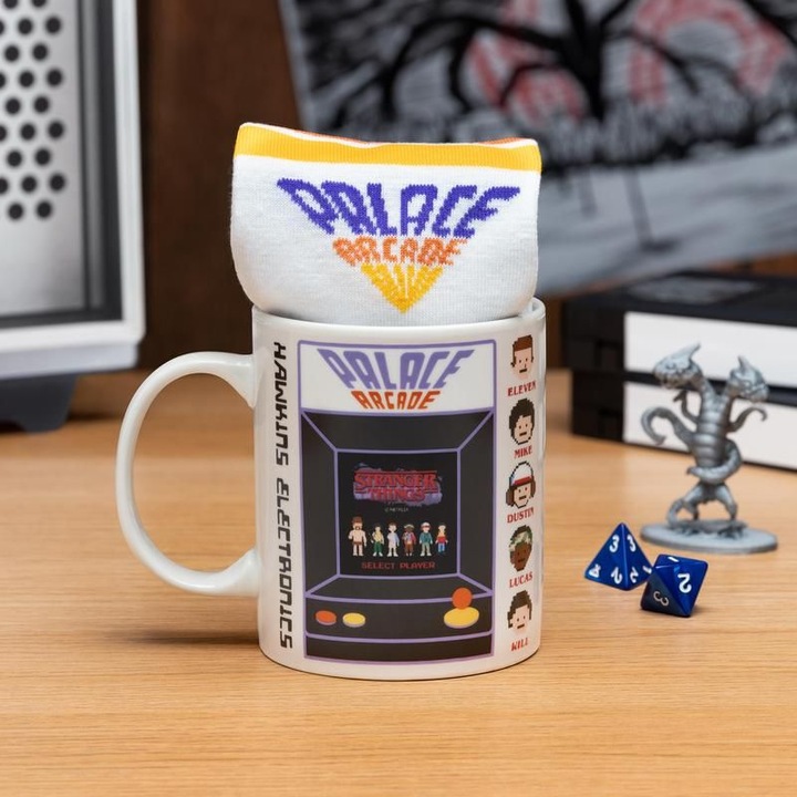 Produktbild Paladone Products Stranger Things Mug and Socks (300 ml, 1 x)