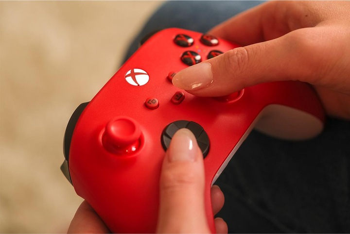 Immagine prodotto Microsoft Xbox Wireless Controller - Pulse Red (Xbox One S, Xbox Serie S, PC, Xbox One X, Xbox Series X)