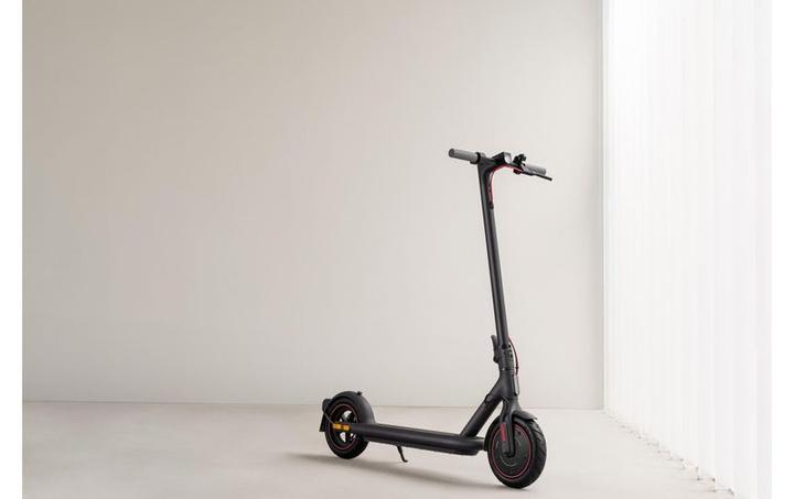 Produktbild Xiaomi 4 Pro (20 km/h, 45 km, 350 W)