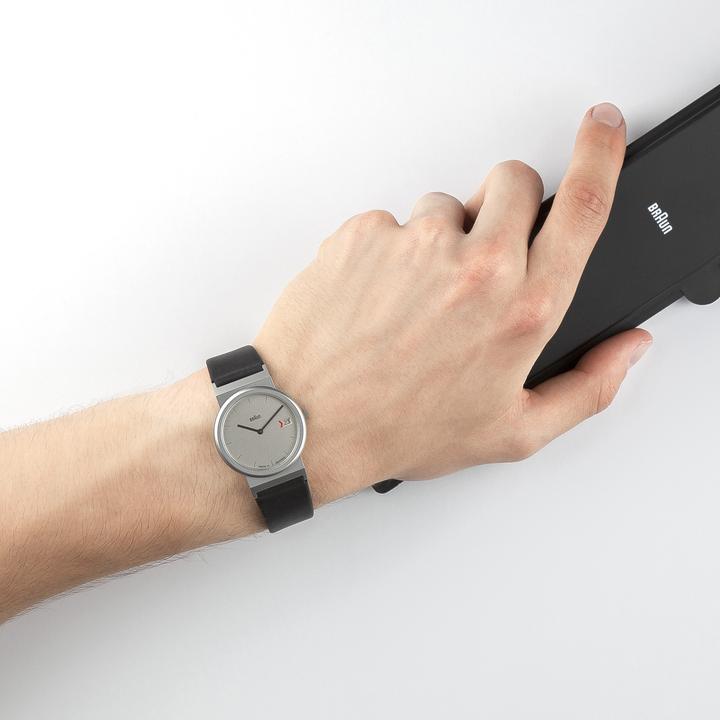 Produktbild Braun Classic (Analoguhr, 34 mm)