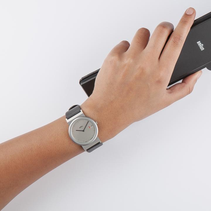 Produktbild Braun Classic (Analoguhr, 34 mm)