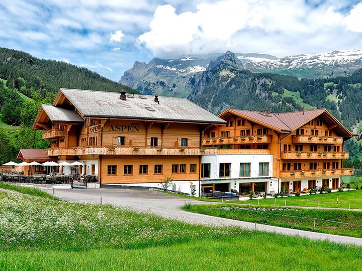 Actual product image Smartbox Echapper au stress : 1 night of relaxation with petit déjeuner and a break bien-être (2 Persons)