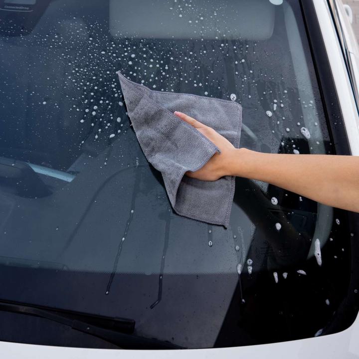 Actual product image Intirilife Car care cleaning set with microfibre glove (9 pcs)