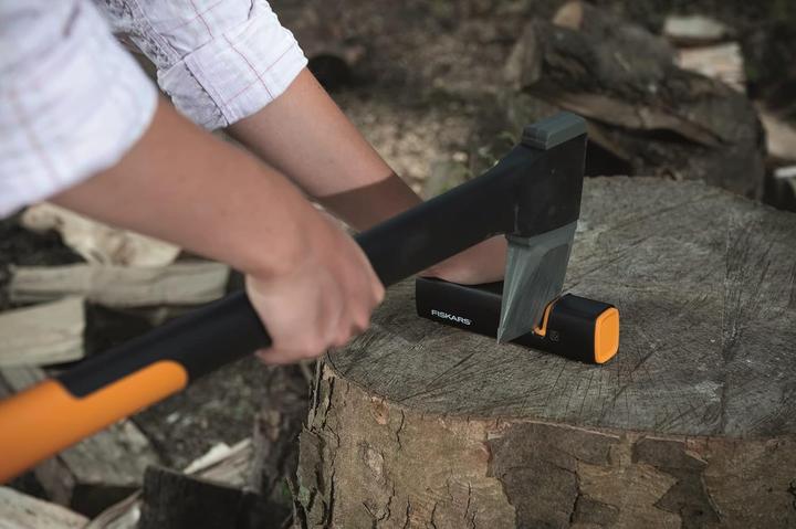 Actual product image Fiskars Axe and knife sharpener