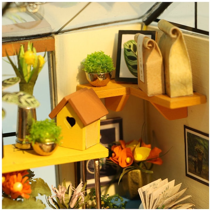 Actual product image Robotime Cathy's Flower House