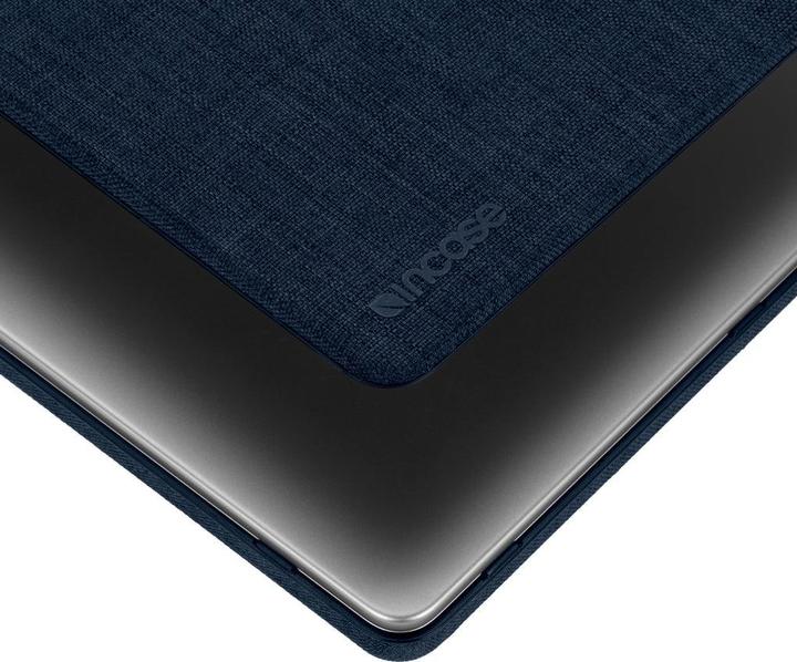 Actual product image Incase Woolenex (16", Apple)