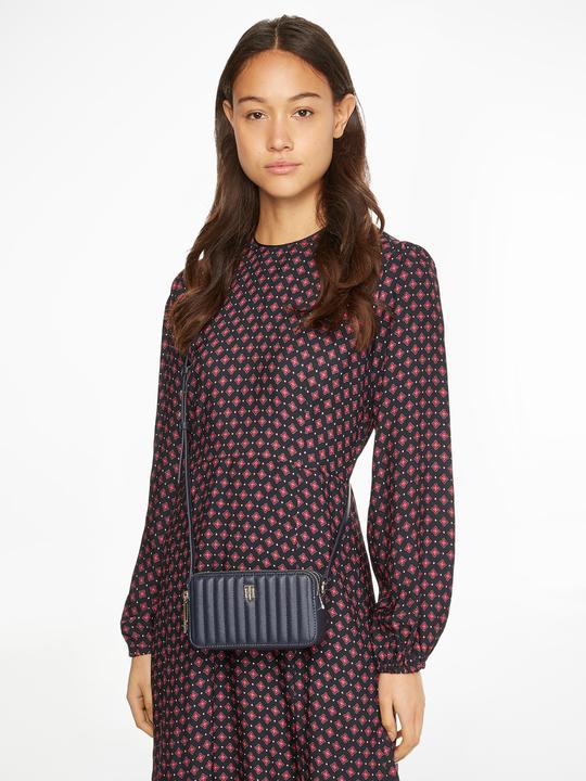 Produktbild Tommy Hilfiger Umhängetasche TH Timeless Camera Bag Quilted FA22