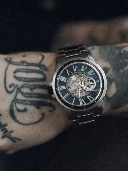 Actual product image Thomas Earnshaw ES-8243-22 Comet Open Heart Skeleton 42mm (Analogue wristwatch, 42 mm)