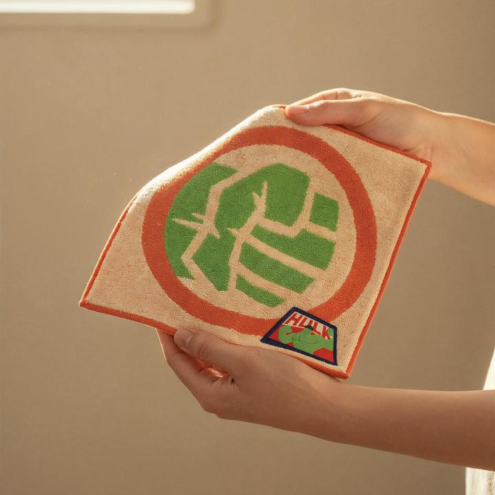 Actual product image Disney Towel with Hulk patch (25 x 25 cm)