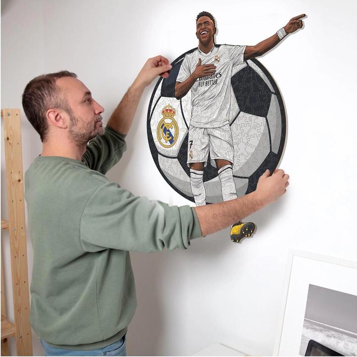 Actual product image Iconic Vinicius Jr. - Real Madrid - Wooden Puzzle Size S (150 pieces) (150 pieces)