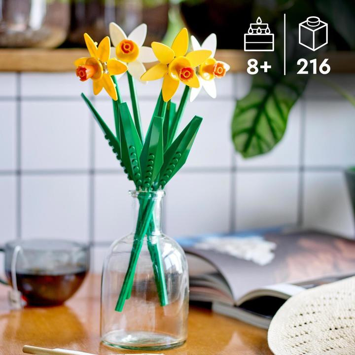 Actual product image LEGO Daffodils (40747, LEGO Iconic)