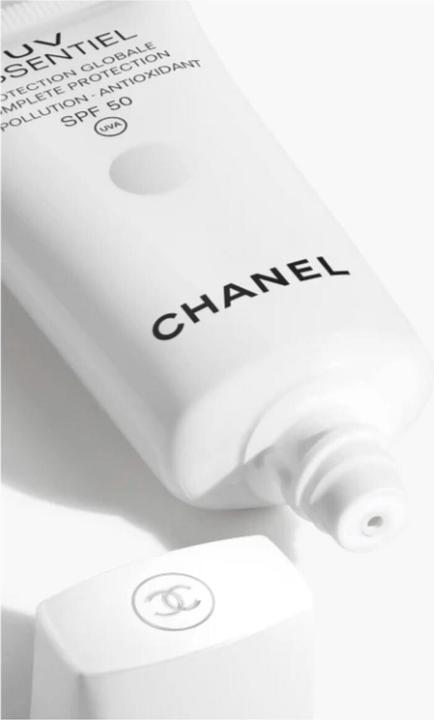 Actual product image Chanel UV Essent Protecting Glob Sun Protection Factor 50 (SPF 50, 30 ml)