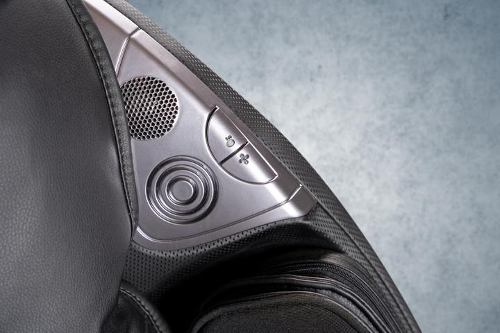 Actual product image PureHaven Massage chair Kneading and tapping massage Heating function Bluetooth USB Voice control black