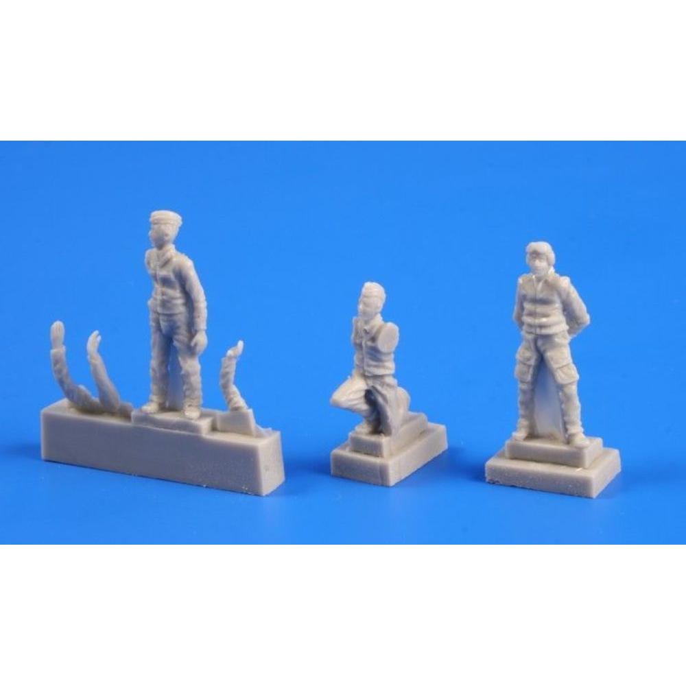 CMK Czechoslovak pilot (1 fig)and mechanic 2