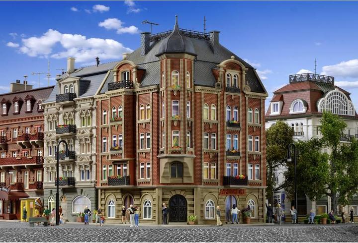 Actual product image Vollmer 43811 H0 corner house castle avenue