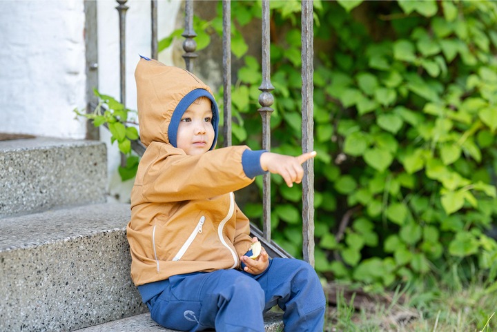 Actual product image finkid wendbare Regenjacke Muutuva almond/ (134, 140)