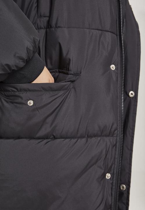 Actual product image Urban Classics UC Curvy Ladies Oversize Faux Fur Puffer Coat (L)