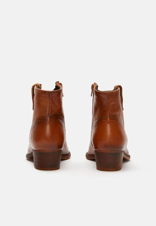 Produktbild Felmini West B504 Erleben Sie die ultimative Verschmelzung von Western-Flair und modernem Stil mit der meist (42)