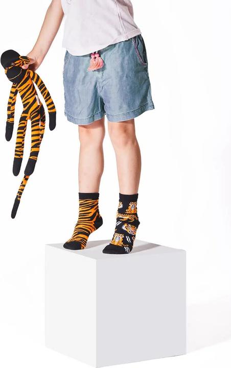 Actual product image Many Mornings Feet of the Tiger Kids (Single pack, 31 - 34)