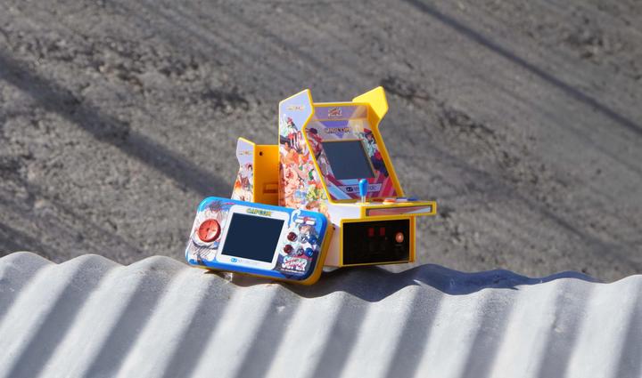 Actual product image Sombo Retro Pocket Player Street Fighter II