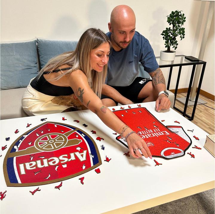 Actual product image Iconic Arsenal FC - Jersey - Wooden Puzzle Size M (270 pieces) (270 pieces)